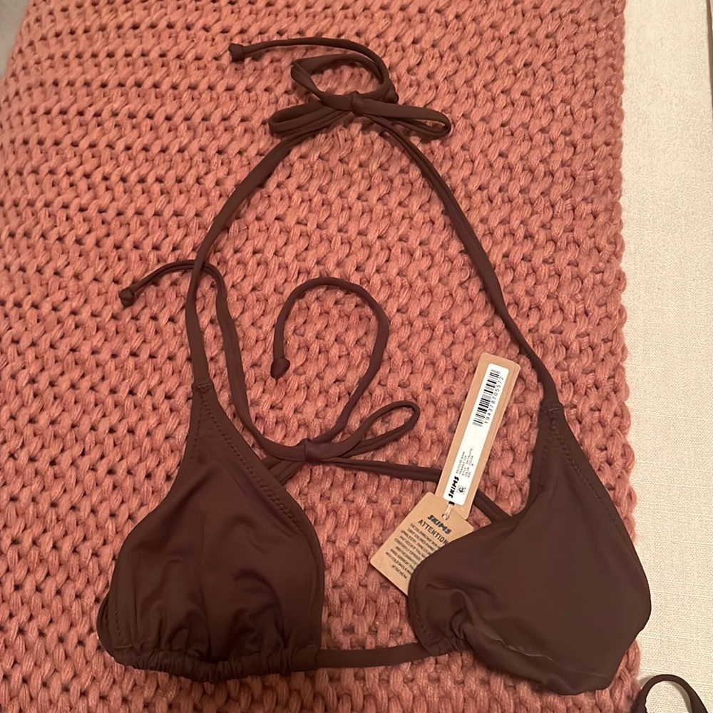 NWT SKIMS SWIM TRIANGLE TOP